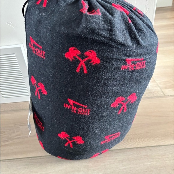 IN-N-OUT Insulated Sleeping Bag Promo Employee Issue Fleece collectable - Picture 8 of 10